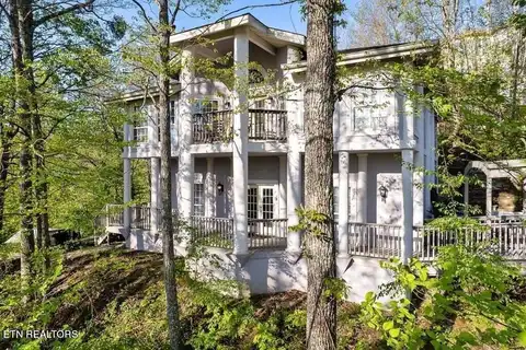 838 Holly Branch Drive, Gatlinburg, TN 37738