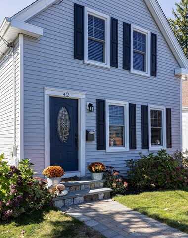 42 Church St, Hopkinton, MA 01748