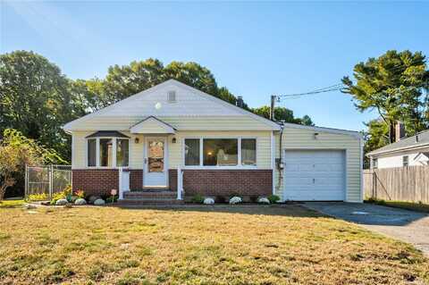 8 Cutting Street, Huntington, NY 11743