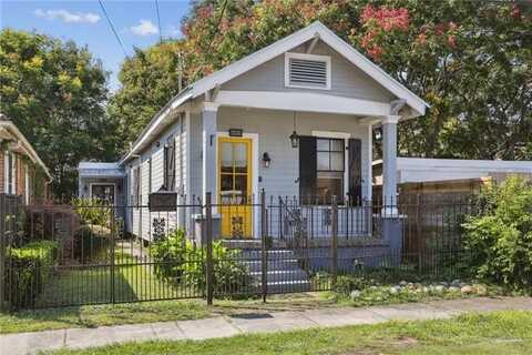 6318 BIENVENUE Street, New Orleans, LA 70117