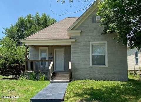 2122 S Sergeant Avenue, Joplin, MO 64804