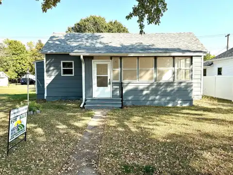 914 N Webster St, Red Cloud, NE 68970