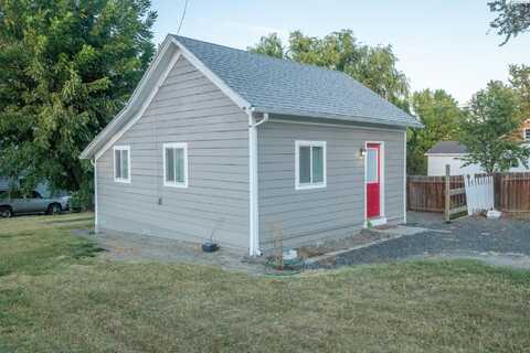 126 W Edison Ave, Sunnyside, WA 98944