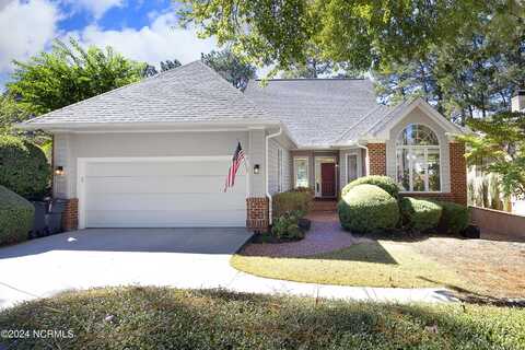 27 Lochwinnock Lane, Pinehurst, NC 28374