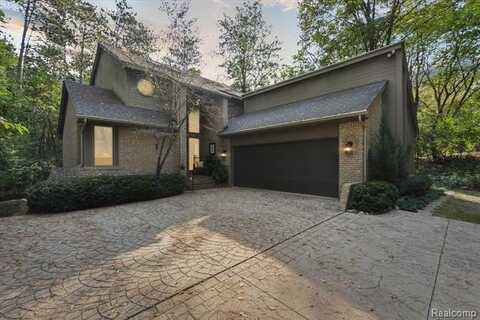 202 NAKOMIS Trail, Lake Orion, MI 48362