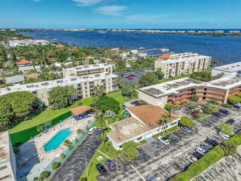 200 Waterway Drive S, Lantana, FL 33462