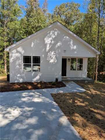 804 Willowmoore Avenue, Thomasville, NC 27360