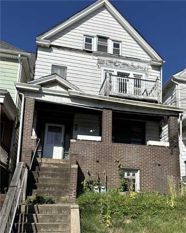 572 4th St, Pitcairn, PA 15140