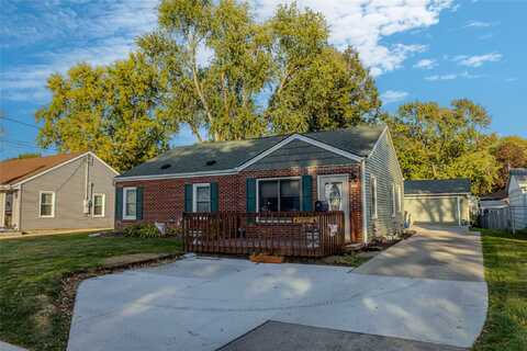 1007 69th Street, Windsor Heights, IA 50324