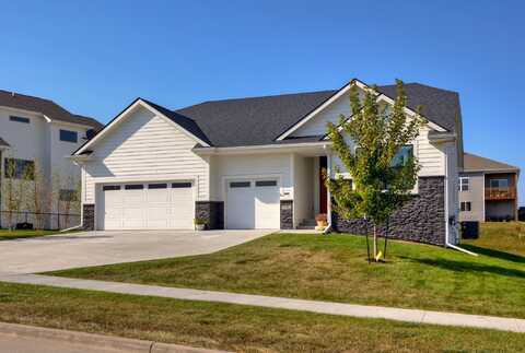 3940 Sandstone Point, Waukee, IA 50263