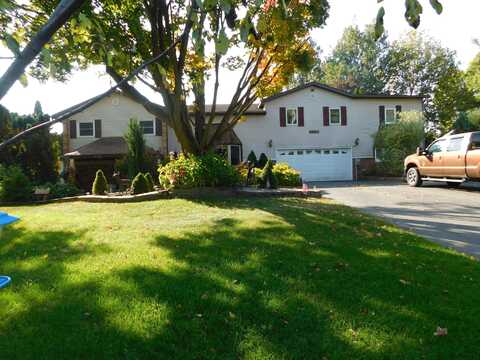 7702 N Gleneagle Drive, Kalamazoo, MI 49048