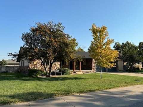 5944 Westridge Dr, Great Bend, KS 67530