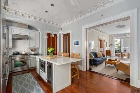 32 Rutland Sq, Boston, MA 02118