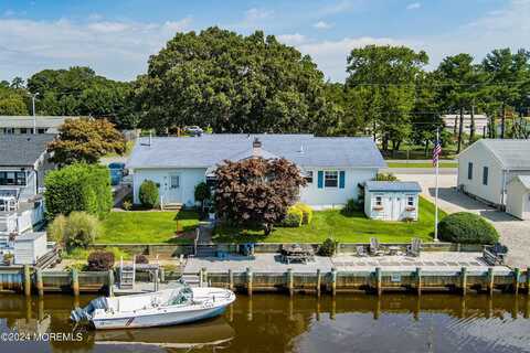 33 Parkers Point Boulevard, Forked River, NJ 08731