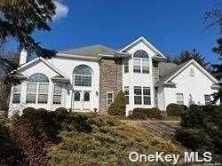 18 Homecoming, Setauket, NY 11733