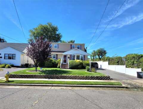 707 Pecan Street, Lindenhurst, NY 11757