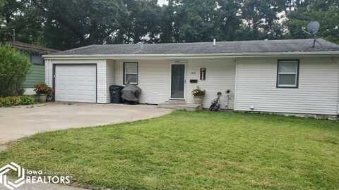 2905 Moody Lane, Burlington, IA 52601