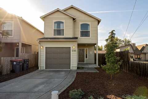 1385 Circle Wood Drive, Central Point, OR 97502