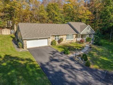 2605 Woodland Court, Windber, PA 15963