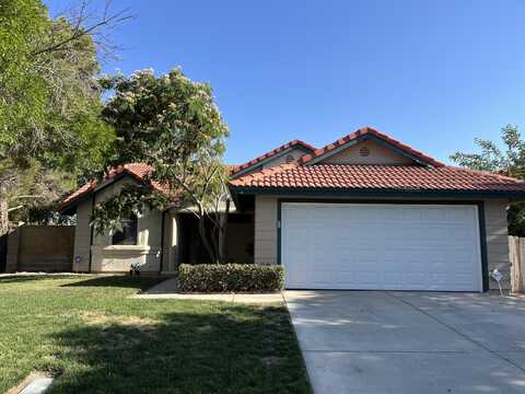 1042 E Angela Court, Lancaster, CA 93535