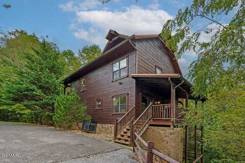 2205 Buck Tale Way, Gatlinburg, TN 37738