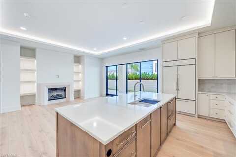82 9TH, NAPLES, FL 34102