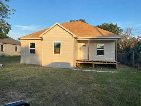 2708 Avenue C, Brownwood, TX 76801