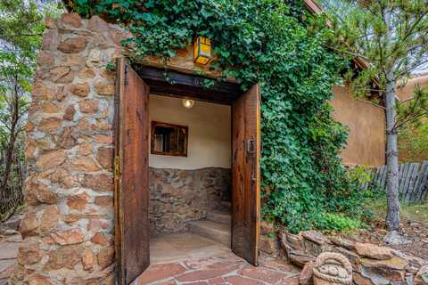 640 Camino De La Luz, Santa Fe, NM 87505