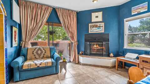 9 Comanche Court, El Prado, NM 87529