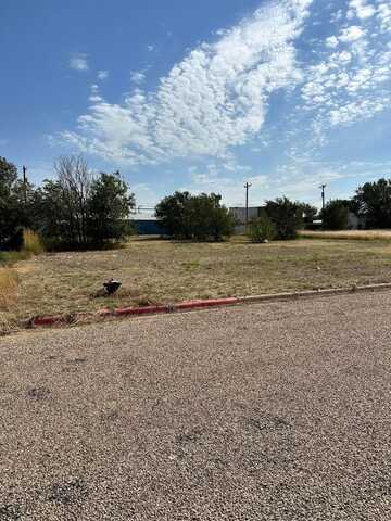 212 N PORTER Avenue, Dumas, TX 79029