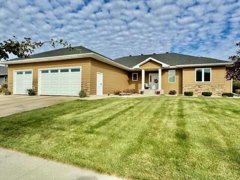 2527 Prairie Creek Drive, Aberdeen, SD 57401