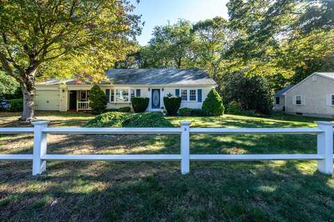 90 Webbers Path, West Yarmouth, MA 02673