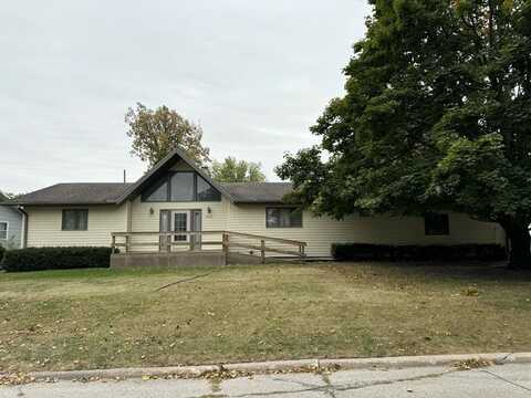 900 South St, Webster City, IA 50595