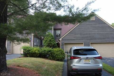 18g Quincy Ln, West Milford, NJ 07480