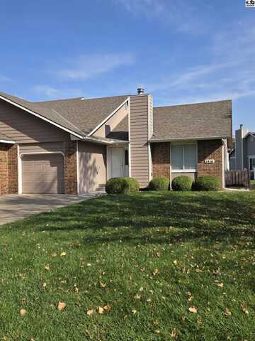 1416 Stone Bridge Dr, Hutchinson, KS 67502