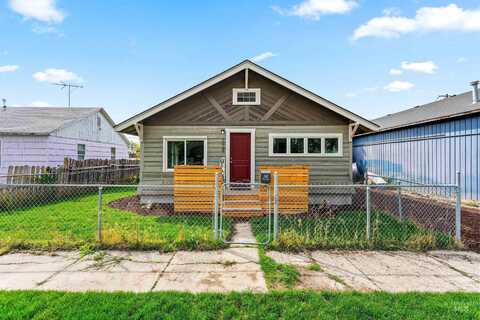 112 Dearborn St, Caldwell, ID 83605