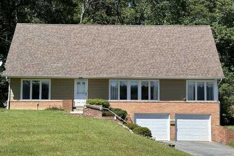 1330 S Day Place Pl, Covington, VA 24426