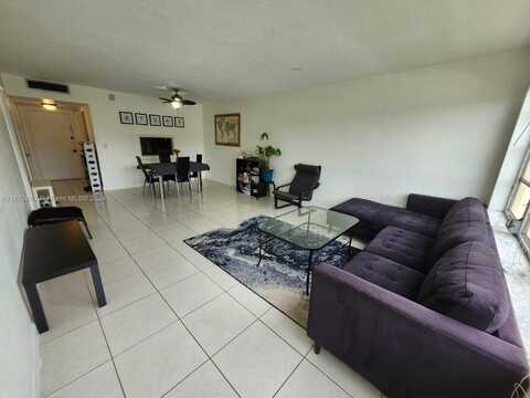 851 NE 14th Ave, Hallandale Beach, FL 33009