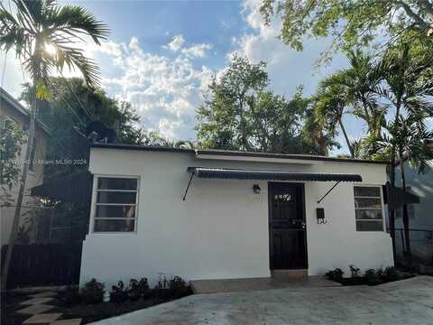 8130 NE 8th Ct, Miami, FL 33138