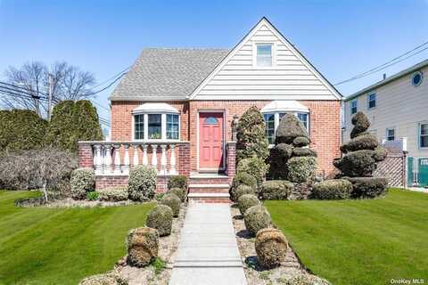 648 7th Street, Garden City South, NY 11530