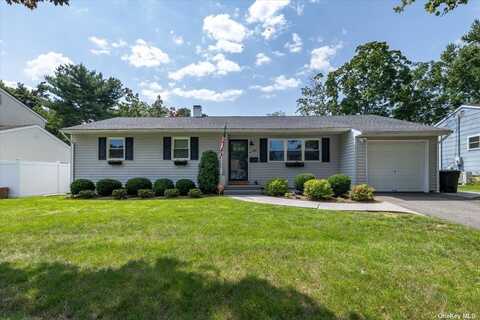 40 West Drive, Kings Park, NY 11754