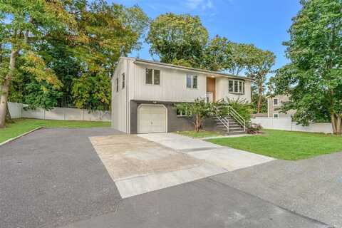 24 1st Ct, Ronkonkoma, NY 11779