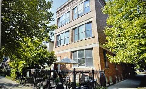 2200 W Cullom Avenue, Chicago, IL 60618