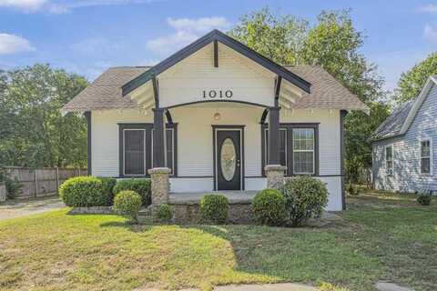 1010 E Main Street, Gainesville, TX 76240