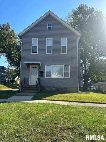 815 N STURDEVANT Street, Davenport, IA 52804