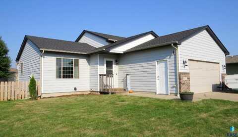 907 Woodmont Ave, Harrisburg, SD 57032