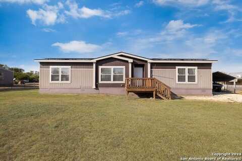 930 COUNTY ROAD 5710, Devine, TX 78016