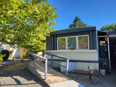 1241 Dowell Road, Grants Pass, OR 97526