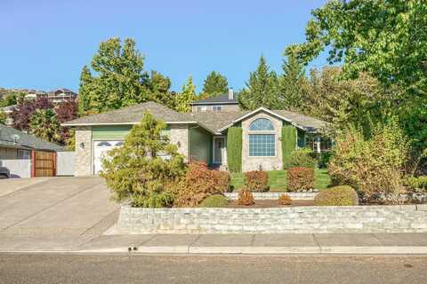 4735 Torrey Pines Drive, Medford, OR 97504