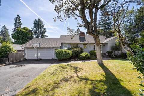 2136 Hillcrest Road, Medford, OR 97504